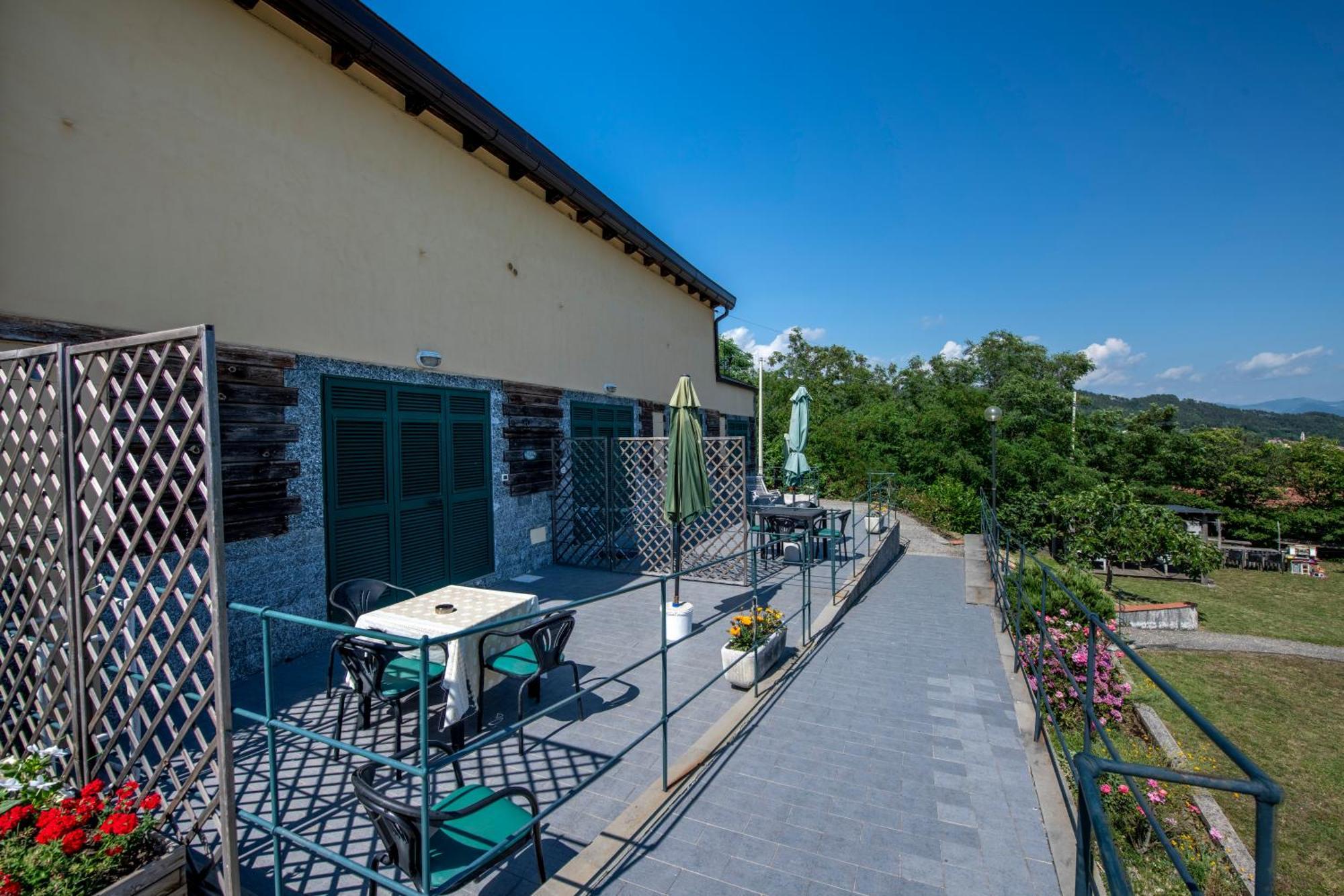 211 - Appartamento Acacia, Terrazza Giardino E Piscina 카로 외부 사진