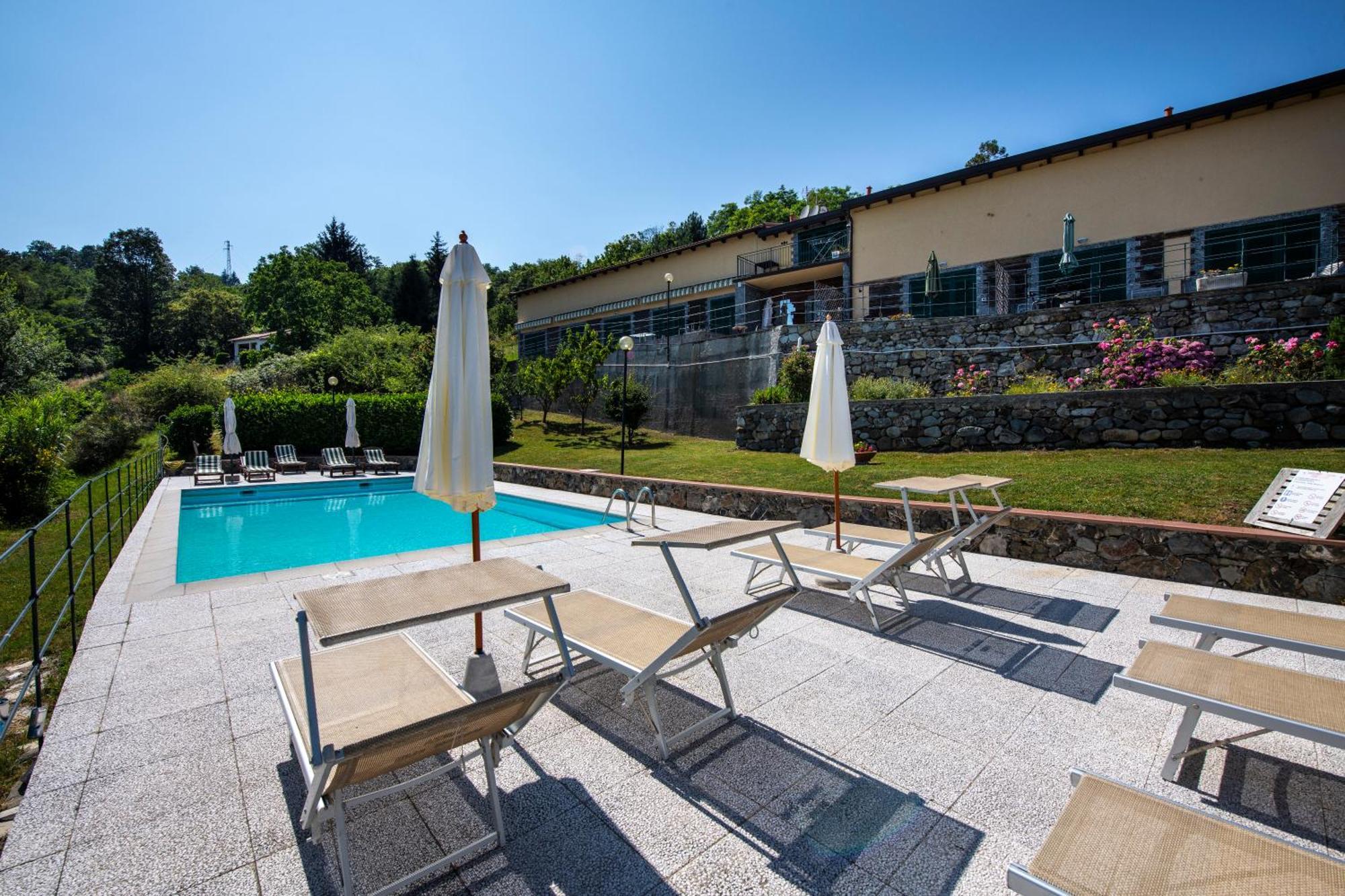 211 - Appartamento Acacia, Terrazza Giardino E Piscina 카로 외부 사진