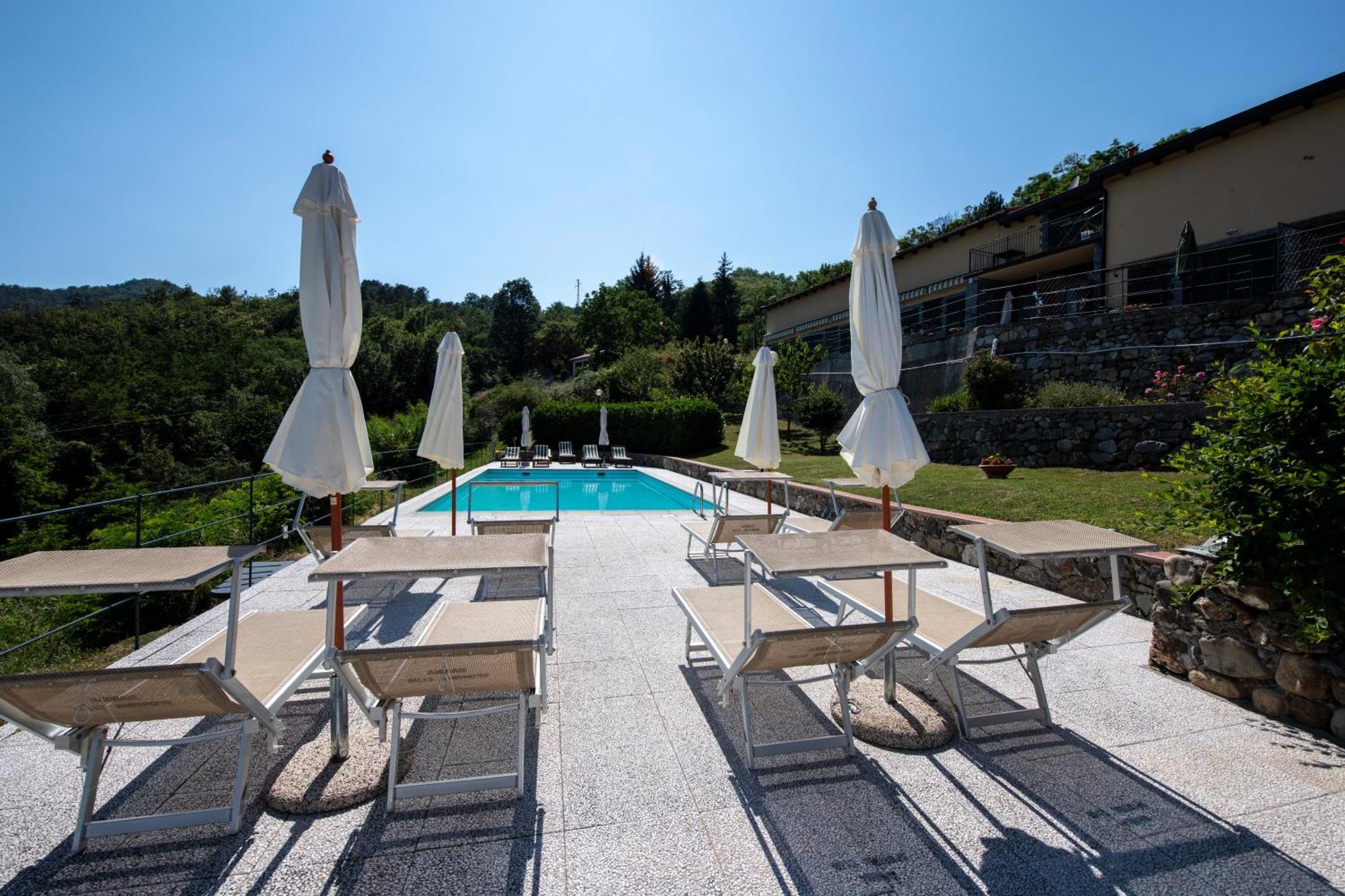 211 - Appartamento Acacia, Terrazza Giardino E Piscina 카로 외부 사진