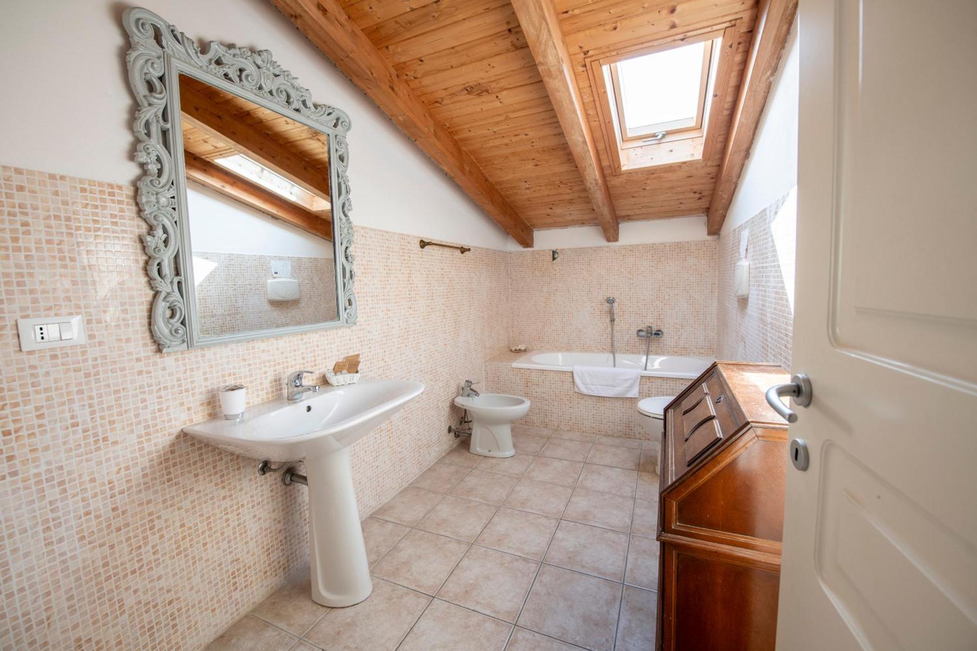 211 - Appartamento Acacia, Terrazza Giardino E Piscina 카로 외부 사진