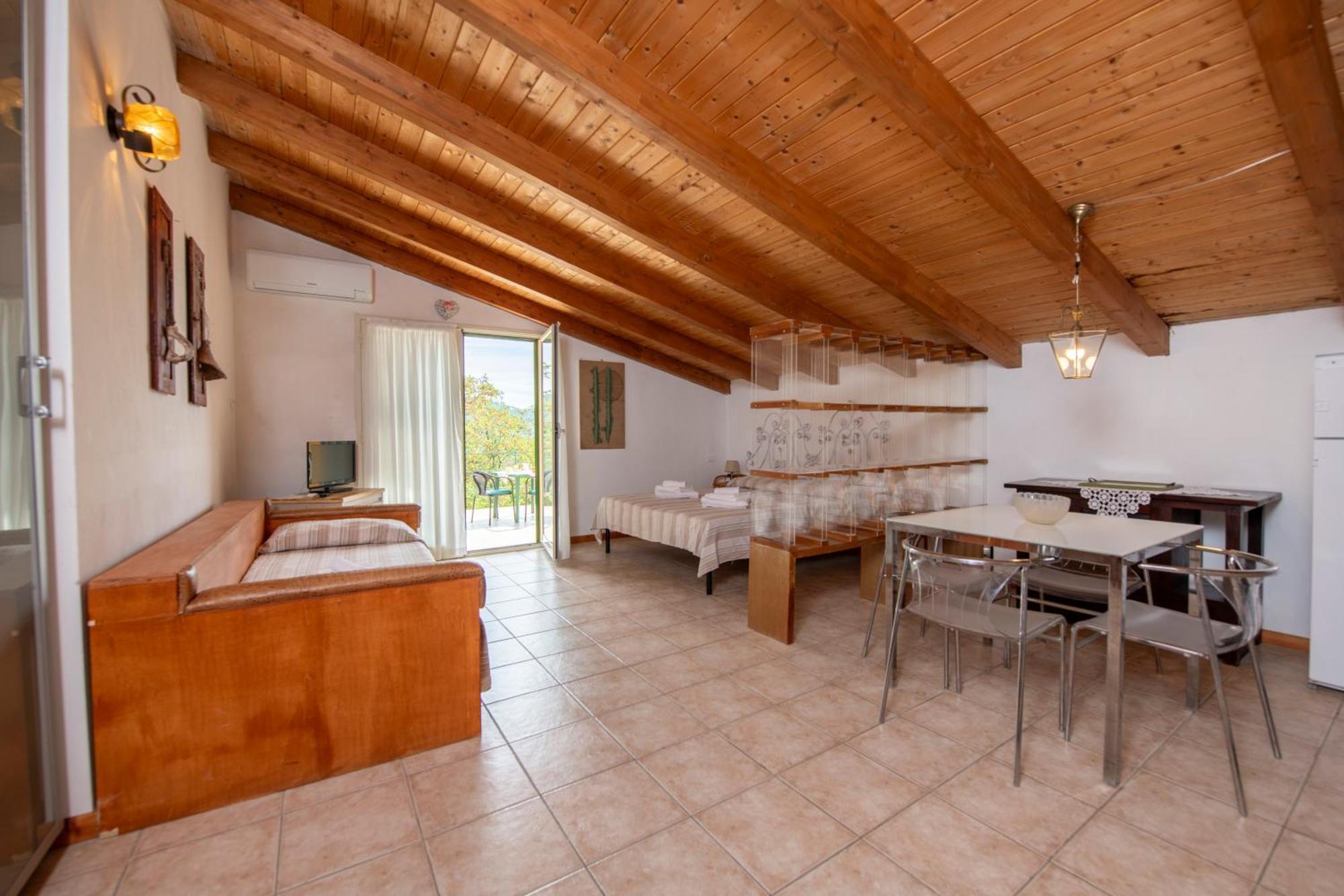211 - Appartamento Acacia, Terrazza Giardino E Piscina 카로 외부 사진