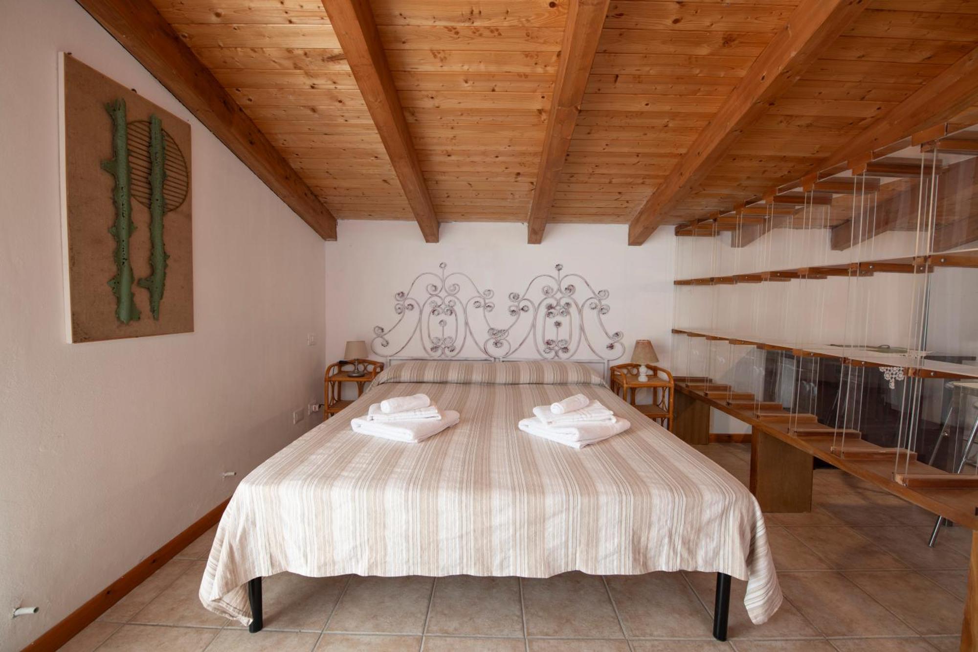 211 - Appartamento Acacia, Terrazza Giardino E Piscina 카로 외부 사진