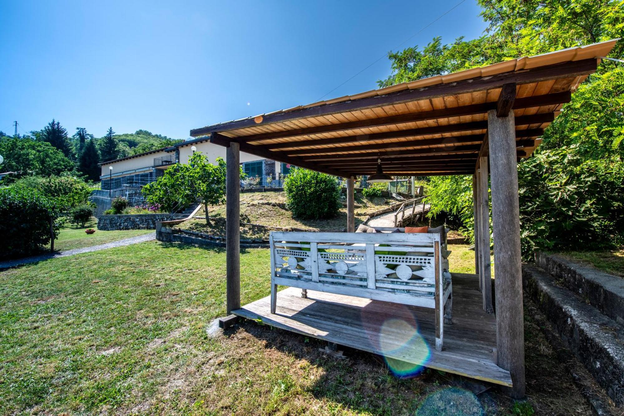 211 - Appartamento Acacia, Terrazza Giardino E Piscina 카로 외부 사진